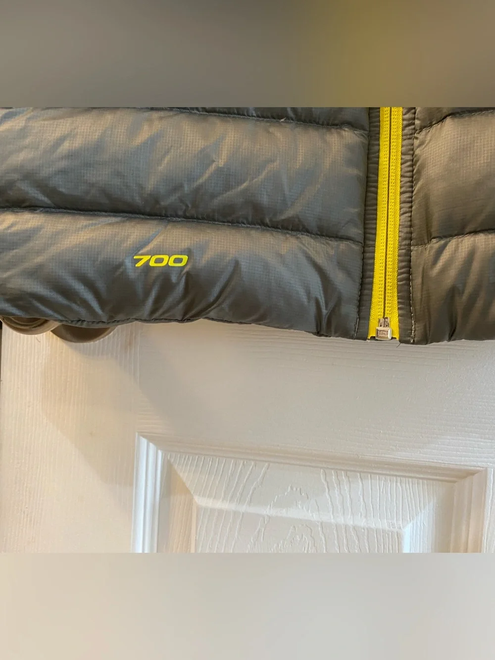 The NORTH FACE Grey 700 Fill Down puffer Vest Men’s Size X-Large excellent shape